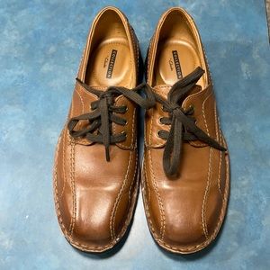 Clarks lace up